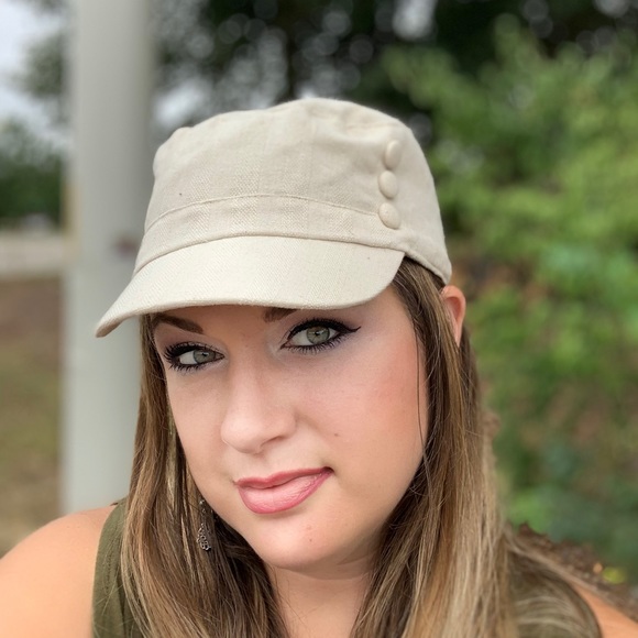 Tan Women’s Hat 🧢 - Picture 1 of 8